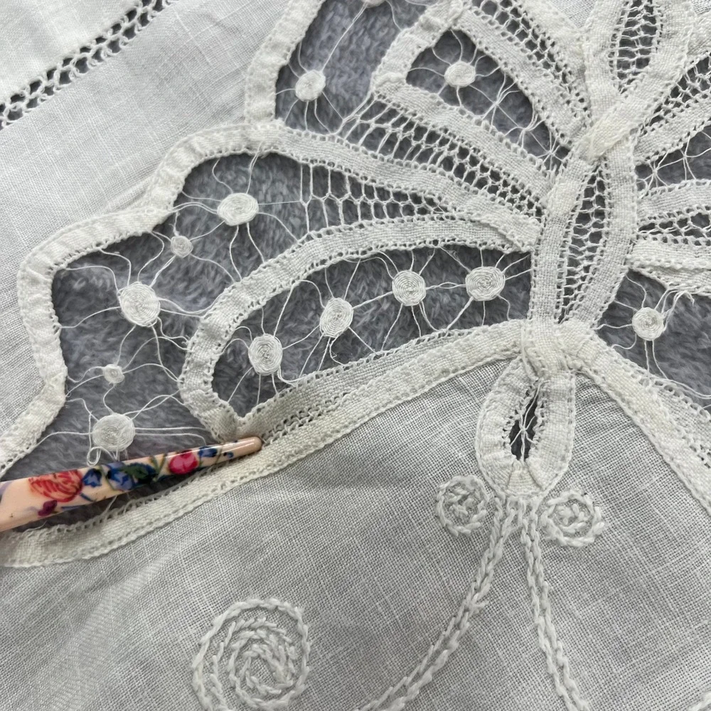 Vintage White Linen Lace Tablecloth Butterfly Embroidered Applique Square 40x40